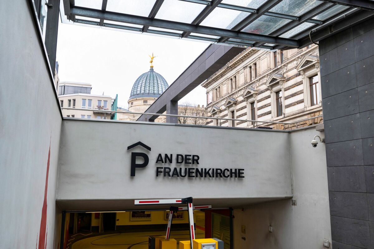 Einfahrt Parkhaus Frauenkirche Dresden