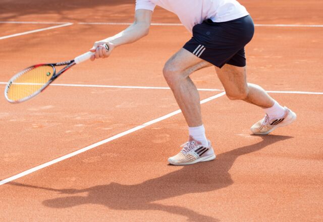 Which tennis shoes do I wear on the clay court when playing tennis