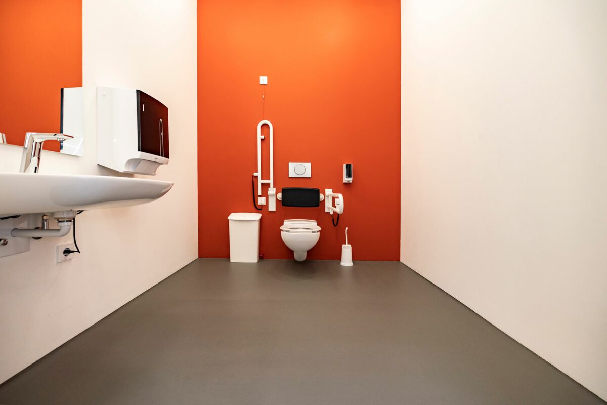 Pflegeleichte Toilette mit fugenloser Beschichtung