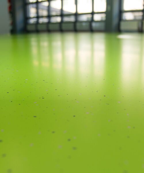 Elastic floor for lounge area