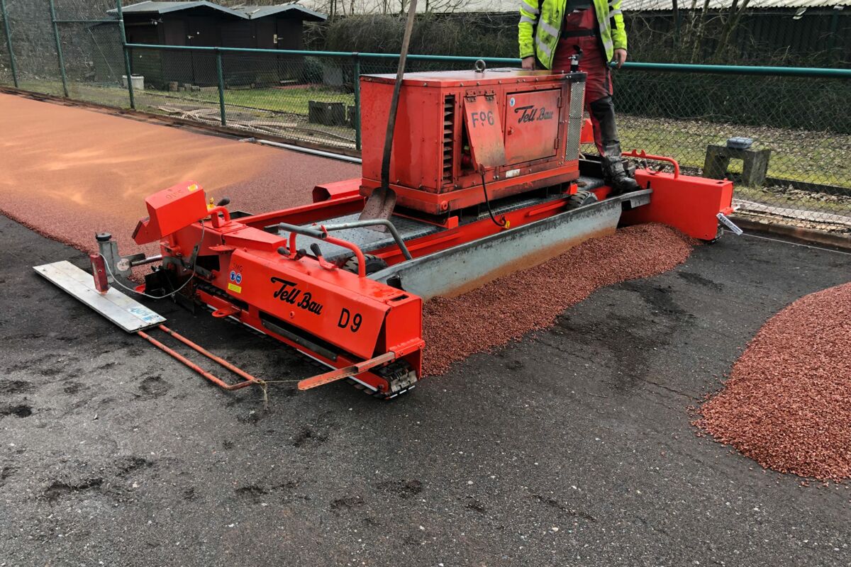 Installation base layer tennis court