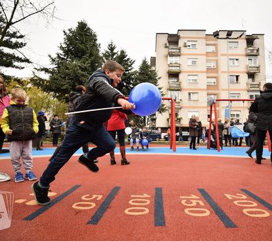 Spielplatzbelag mit Fallschutz bis zur Höhe von 3,30 m