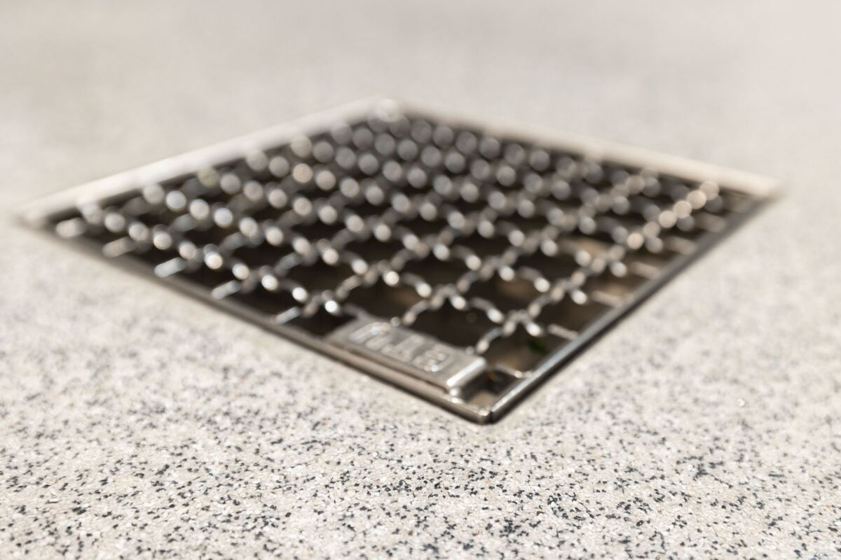 Floor coating with drainage shaft