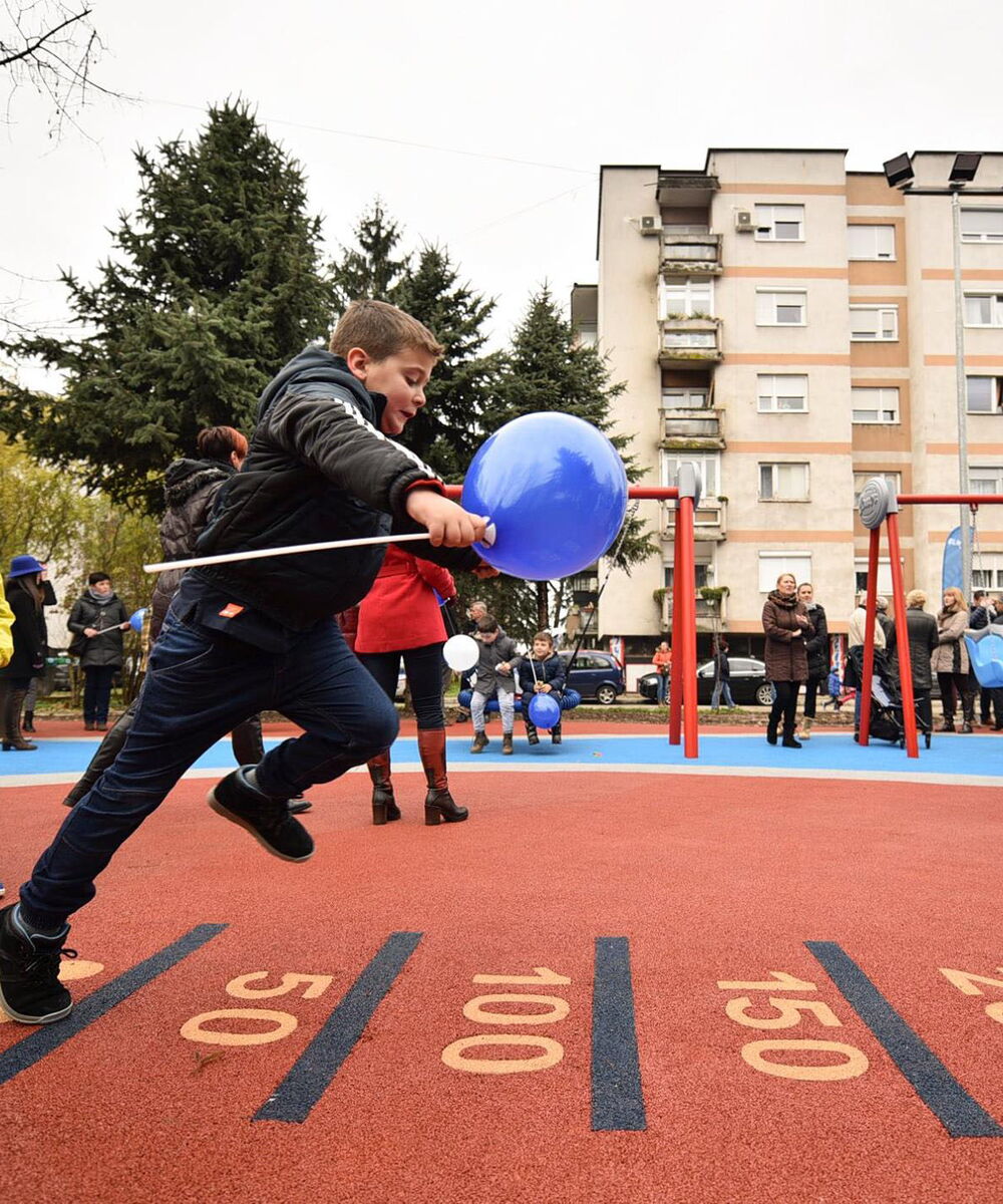 Spielplatzbelag mit Fallschutz bis zur Höhe von 3,30 m